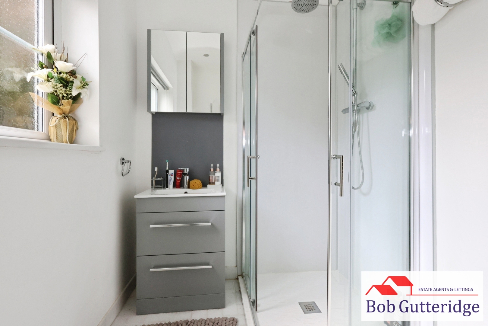 LUXURY EN-SUITE SHOWER ROOM